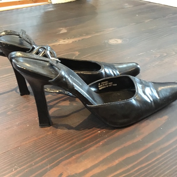 Leather heels it’s ankle strap - Picture 2 of 5